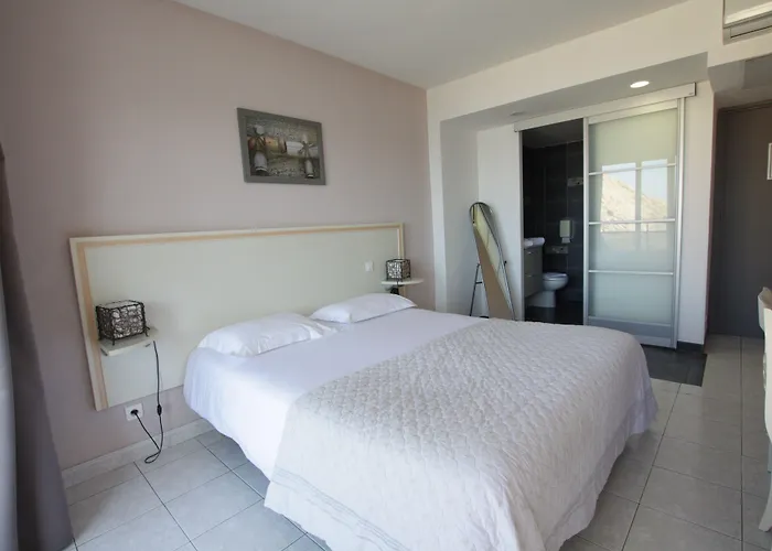 Hotel La Pietra Restaurant & Spa LʼÎle-Rousse