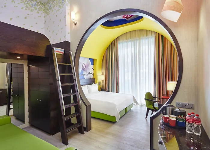 Resorts World Sentosa - Festive Hotel