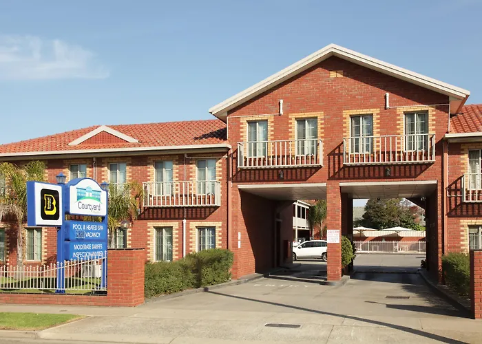 Courtyard Motor Inn