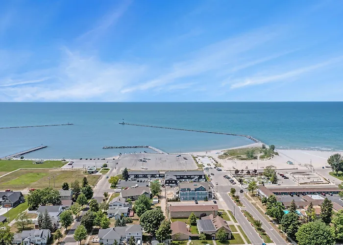 Snyders Shoreline Inn