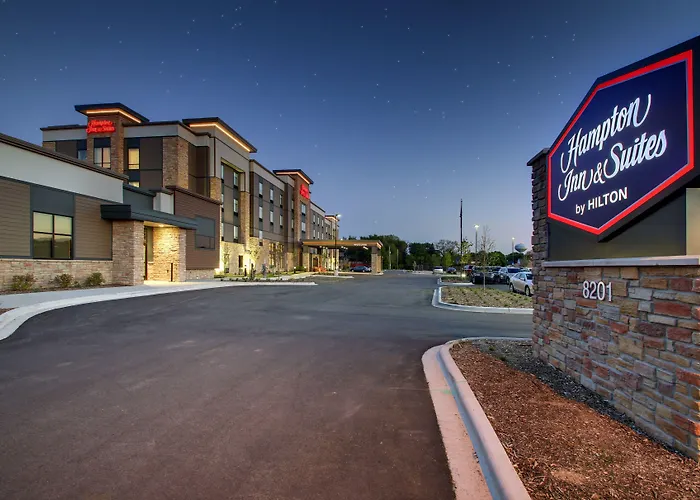Hampton Inn & Suites Milwaukee West