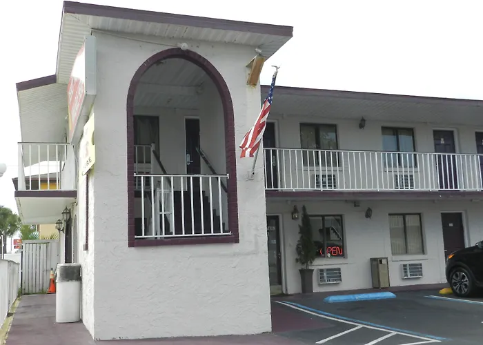 Maple Leaf Inn & Suites