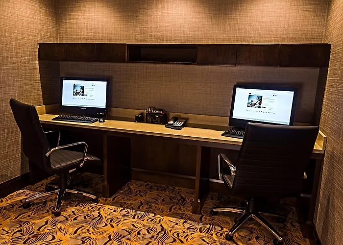 Hampton Inn By Hilton Airport