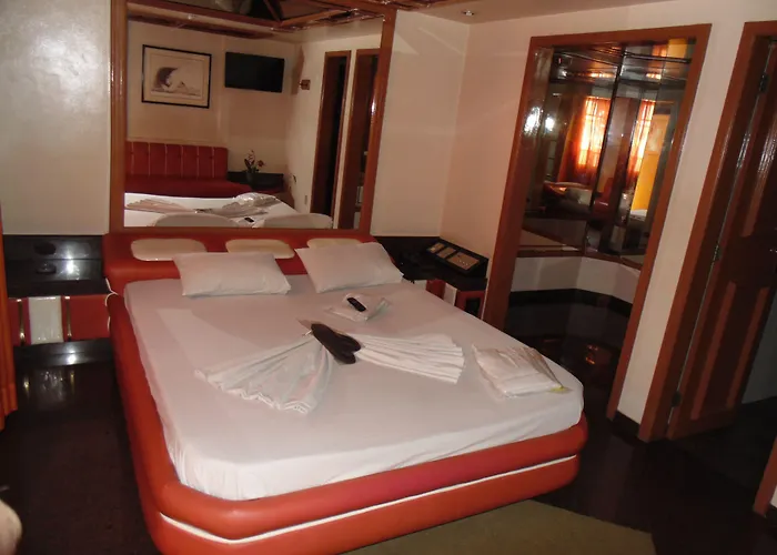 Hotel Show Adult Only