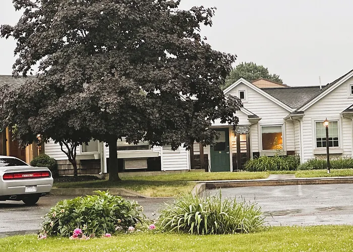 Spruce Lane Lodge And Cottages