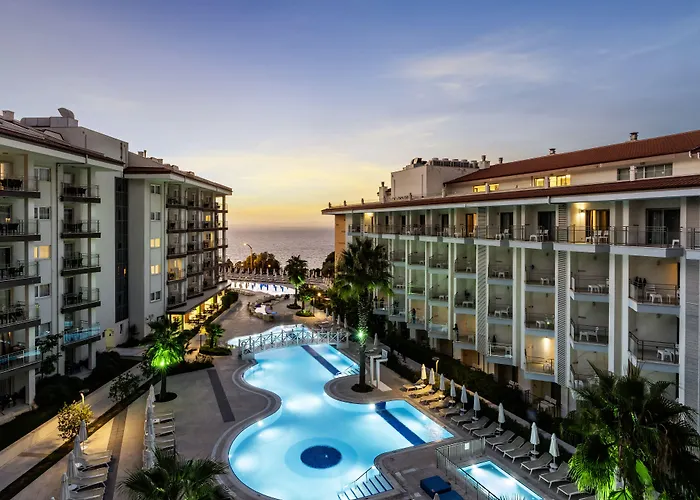 Ramada Hotel & Suites By Wyndham Kuşadası