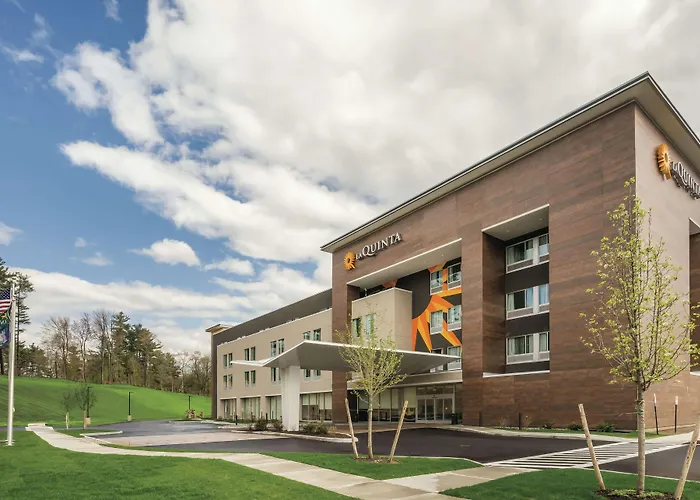 La Quinta Inn & Suites By Wyndham Saratoga Area 1749 Route 9