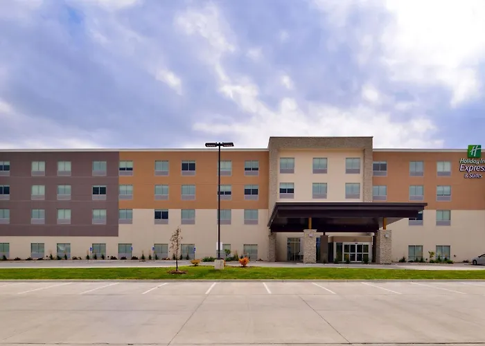 Holiday Inn Express & Suites - By Ihg