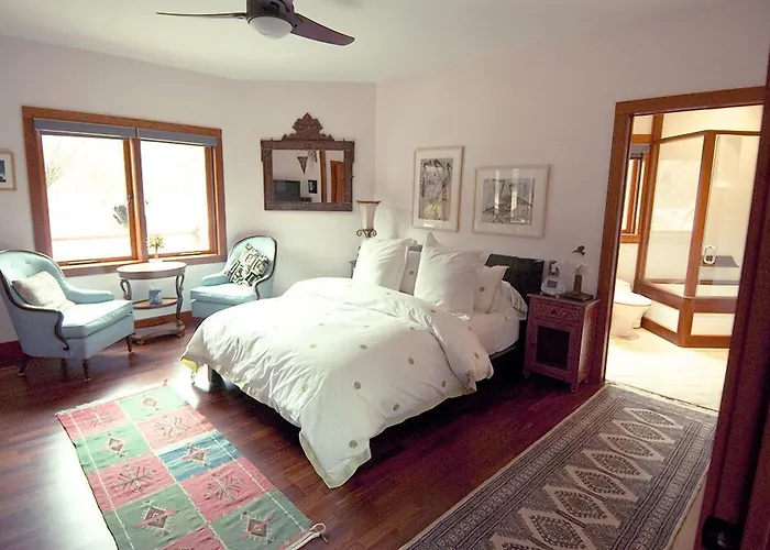 East Hampton Art House Bed And Breakfast
