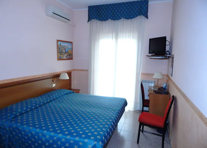 Hotel con piscina a Loano