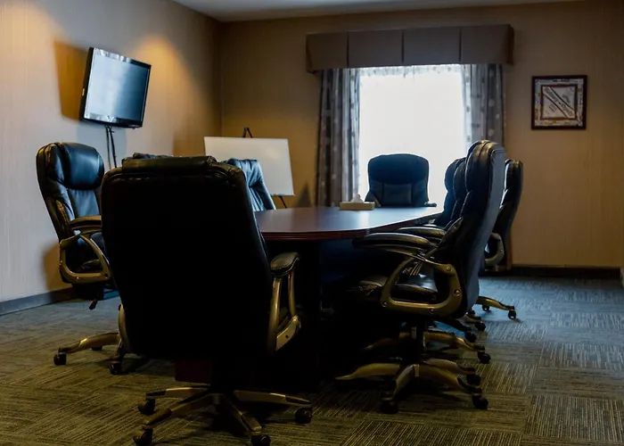 Holiday Inn Express & Suites Sidney By Ihg