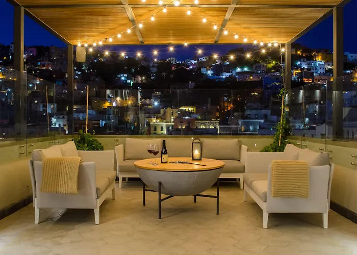 Antigua Trece Hotel Fusión