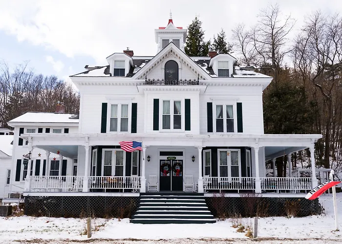 Center Harbor Sutton House B & B