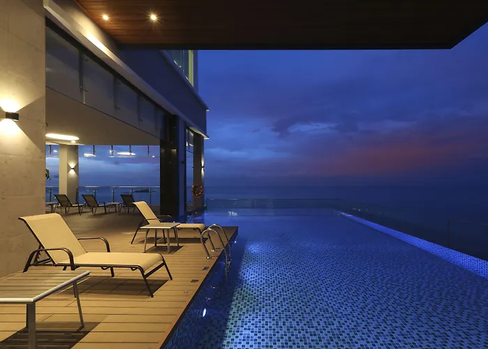 Hompton Hotel By The Beach George Town