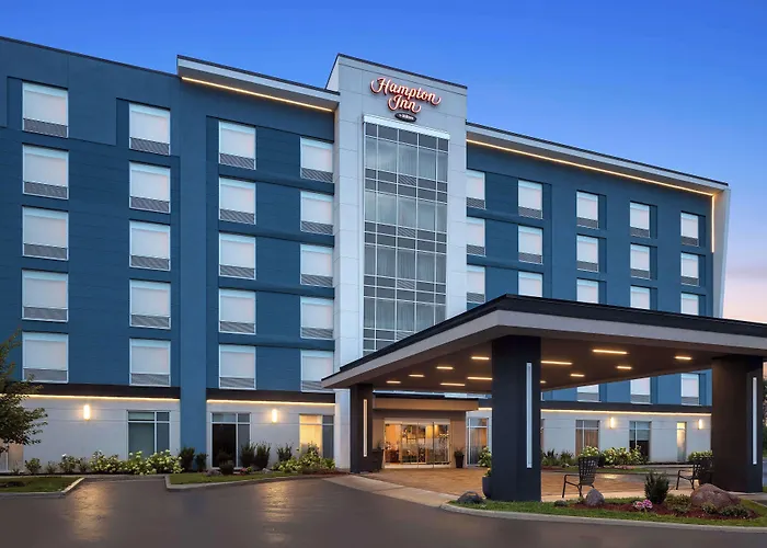 Kingston Hotels With Pool
