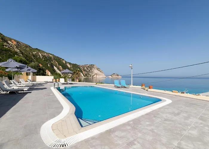 Petani Beach Suites Vóvikes