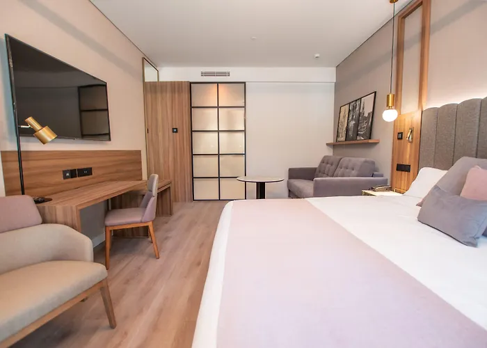 Hotel Giralda Center