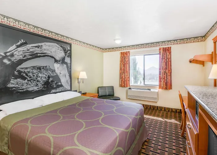 Super 8 By Wyndham Grants Pass Motel