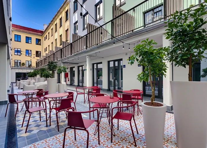 Livensa Living Studios - Valencia Viveros