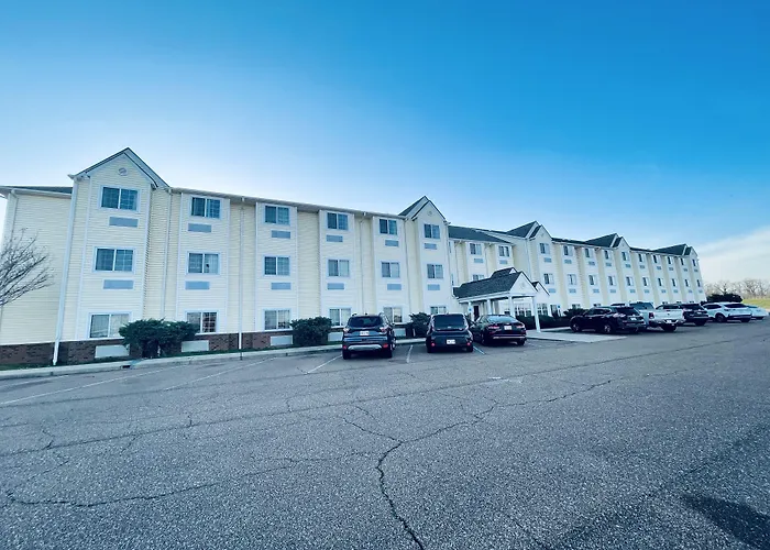 Welcome Inn & Suites
