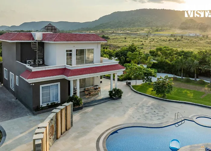 StayVista at Vacanza Villa - Pool, Lawn&Theatre