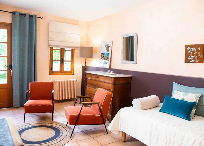 Logis Hôtel Les Hospitaliers Le Poët-Laval