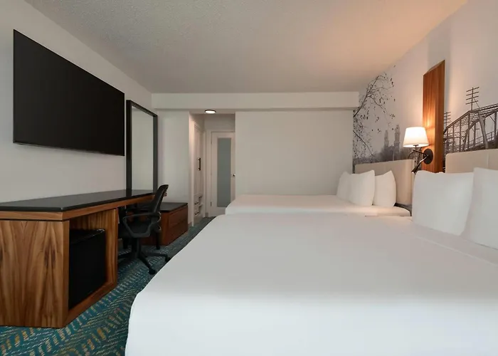 Detroit Hotels With Pool