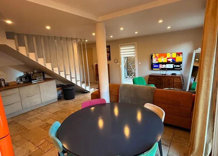 Maison avec Piscine et Jacuzzi Proche des plages