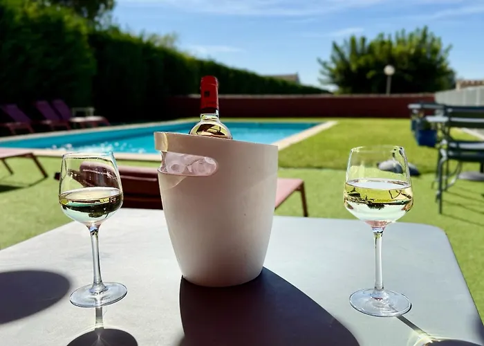 Logis Hotel La Goutte D'eau Pernes-les-Fontaines