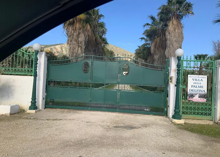 Villa delle Palme Delfina - parking Piscina a 10 minuti dal centro e dal mare