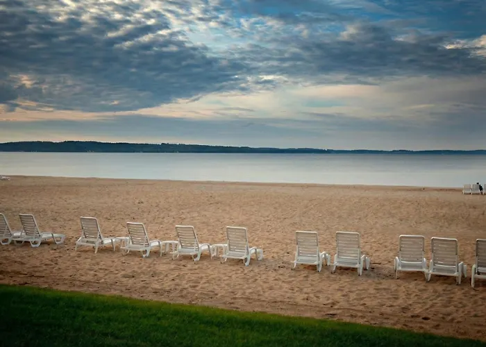Pointes North Beachfront Hotel - 2 Person Spa Tub Studios