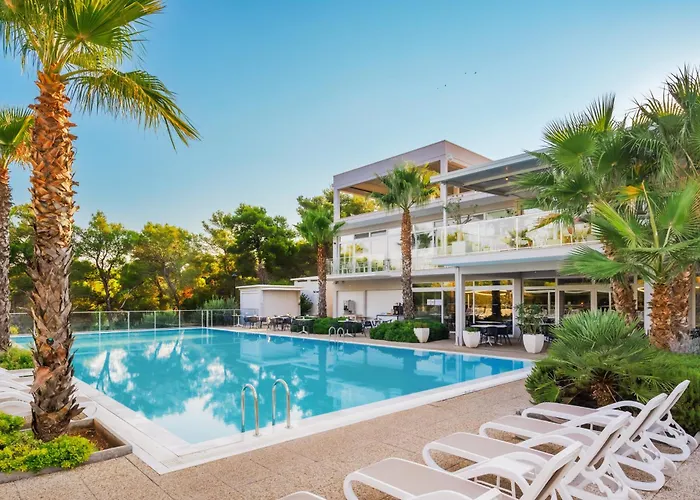 Gava Waterman Milna Resort