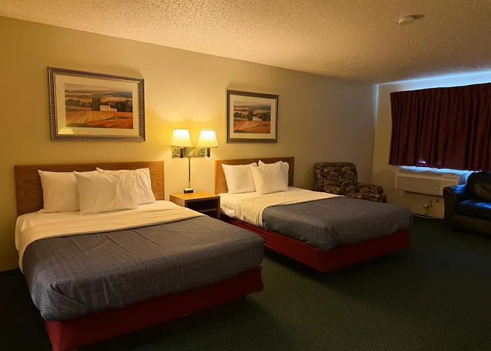 Cassville Four Seasons Inn & Suites