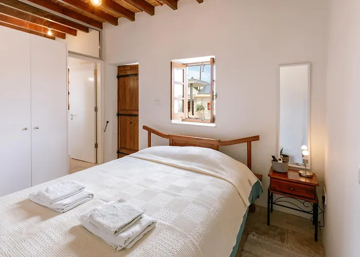 Stonehouse With Private Swimming Pool