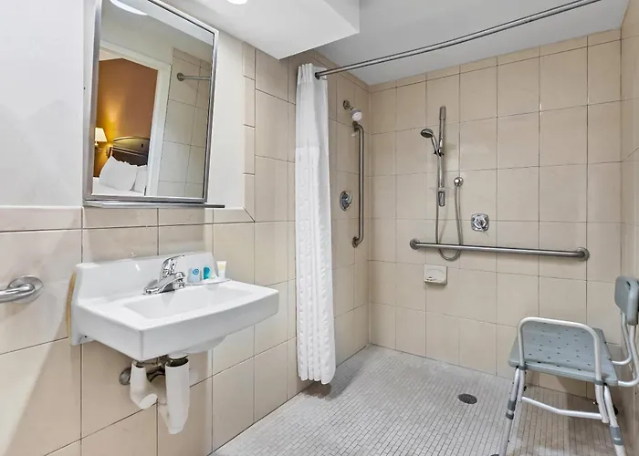 Comfort Inn & Suites Somerset - New Brunswick