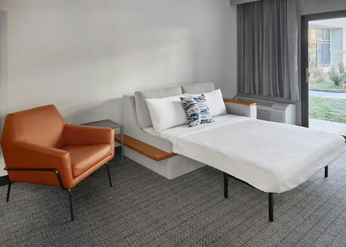 Courtyard By Marriott Huntsville University Drive