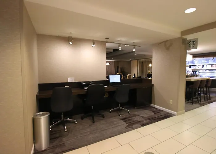 Courtyard By Marriott Indianapolis South