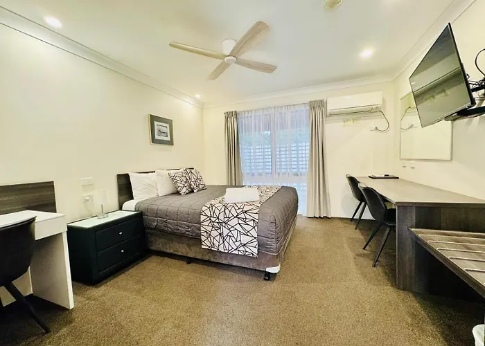 Ten Dollar Town Motel
