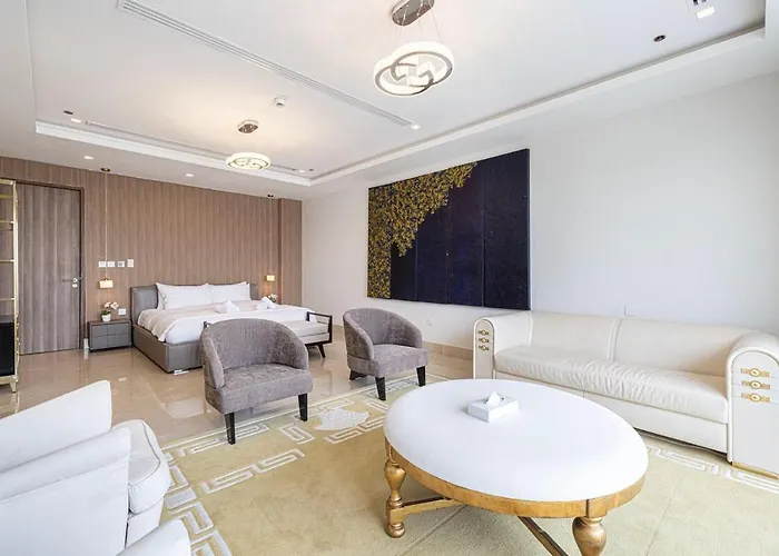 Villa With Private Pool In Palm Jumeirah