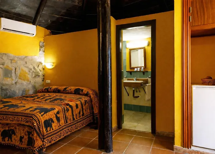 Hotel Selwo Lodge - Animal Park Tickets Included
