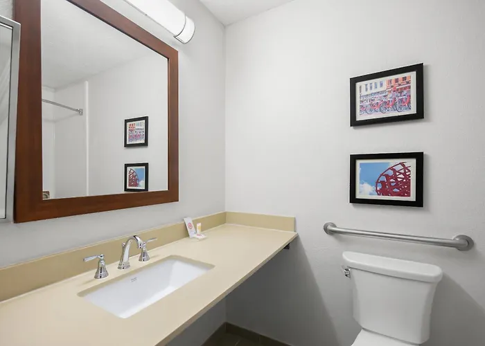 Comfort Inn & Suites Cincinnati Eastgate