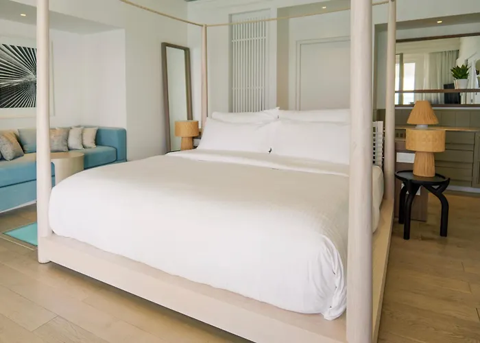 Lux* South Ari Atoll Resort & Villas Dhidhoofinolhu