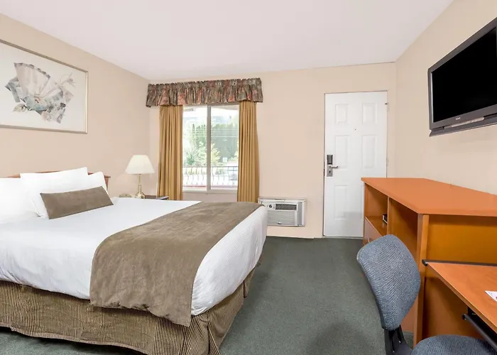 Howard Johnson By Wyndham Downtown Kamloops