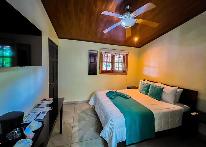 La Fortuna Lodge By Treebu Hotels