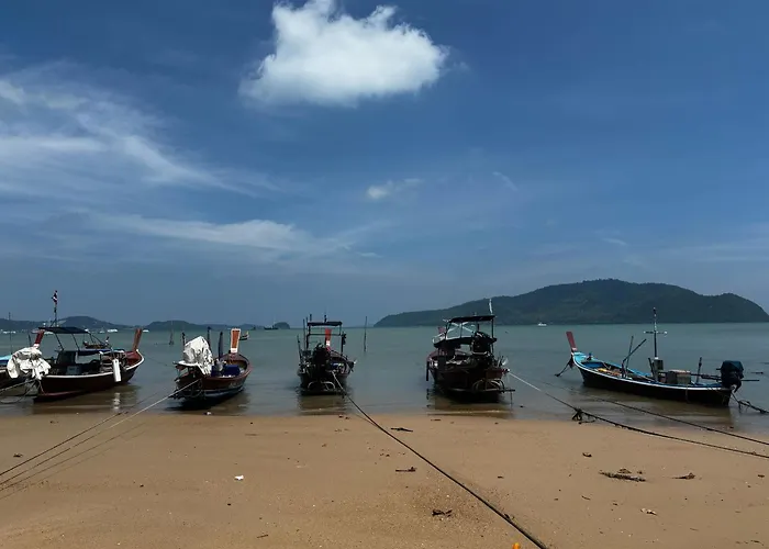 Aqua Resort Phuket - Near Beach And Chalong Pier