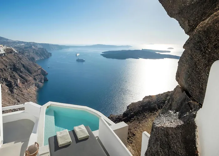 Aqua Luxury Suites by NOMÉE Hospitality Group