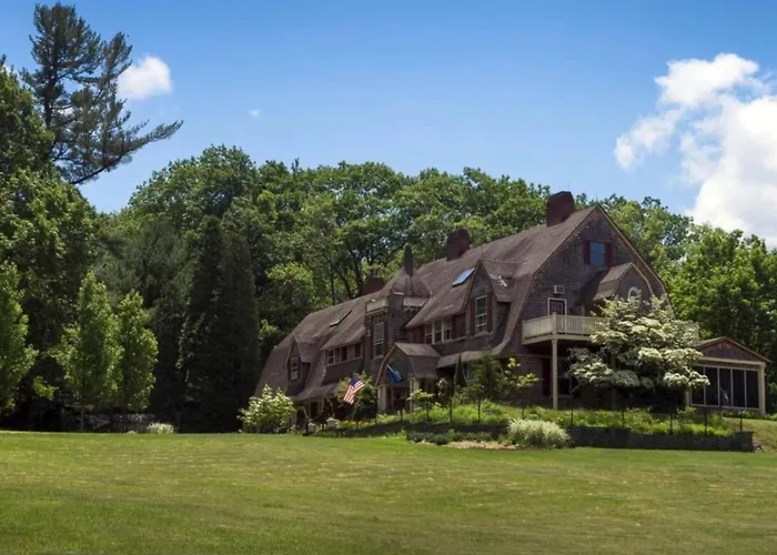Inn At Lake Joseph
