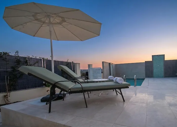 Villasroyale Rex - No Steps, Easy Access, Heated Pool & Bbq