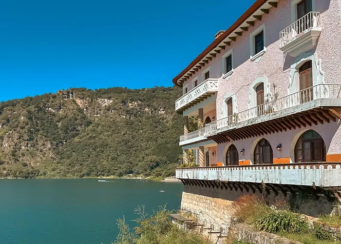 Tzanjuyú Historic - Lakefront Hotel