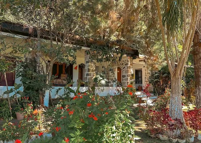 Tzanjuyú Historic - Lakefront Hotel